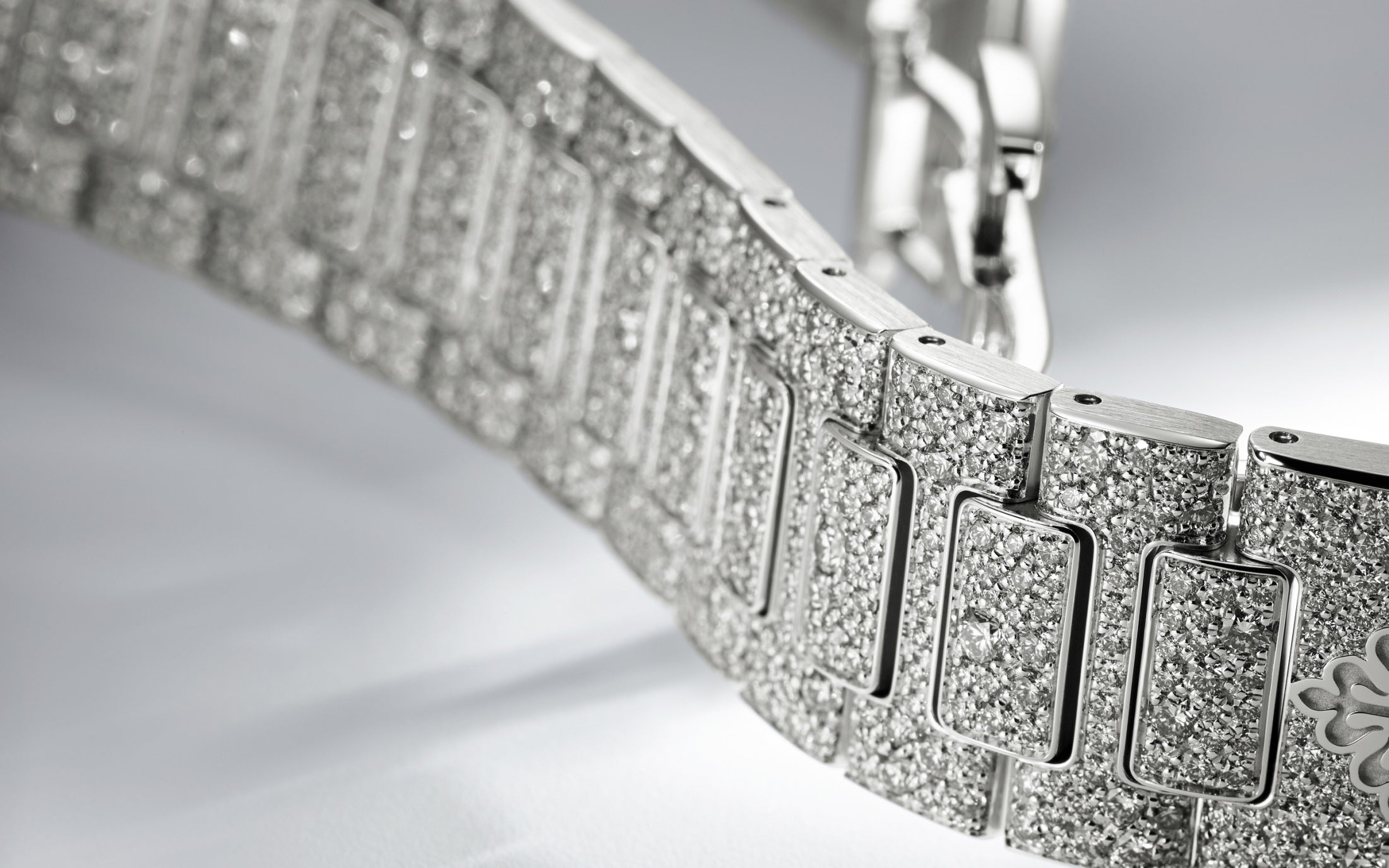 Patek Philippe Nautilus Haute Joaillerie Ladies Automatic Watch, 18K White Gold and Diamonds, 35,2mm, Ref# 7118/1450G-001 - Image 14