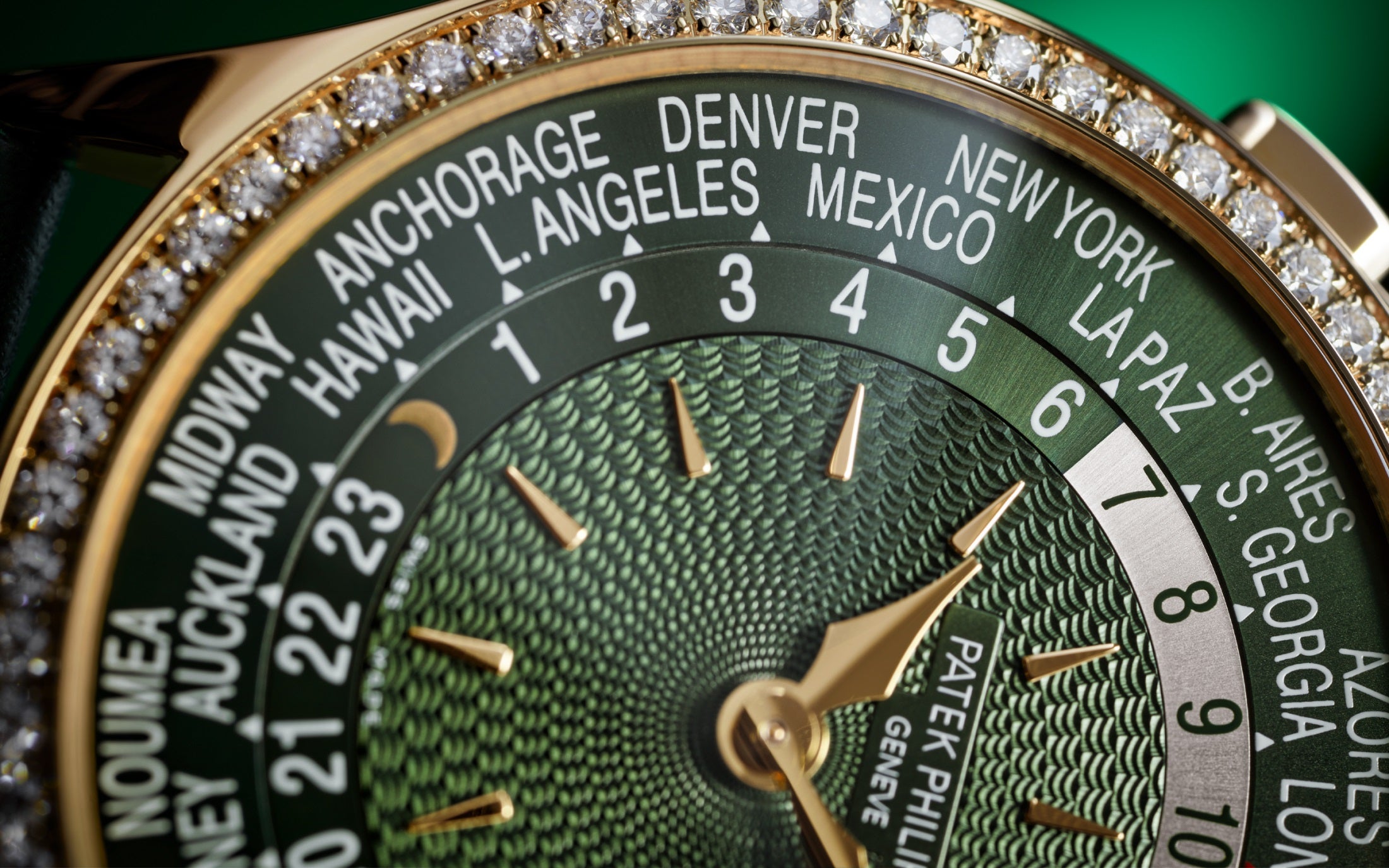 Patek Philippe Women’s Complication World-Time, 18k Rose Gold set with 89 diamonds (~1.03 ct.), 36mm, Ref# 7130R-014 - Image 5