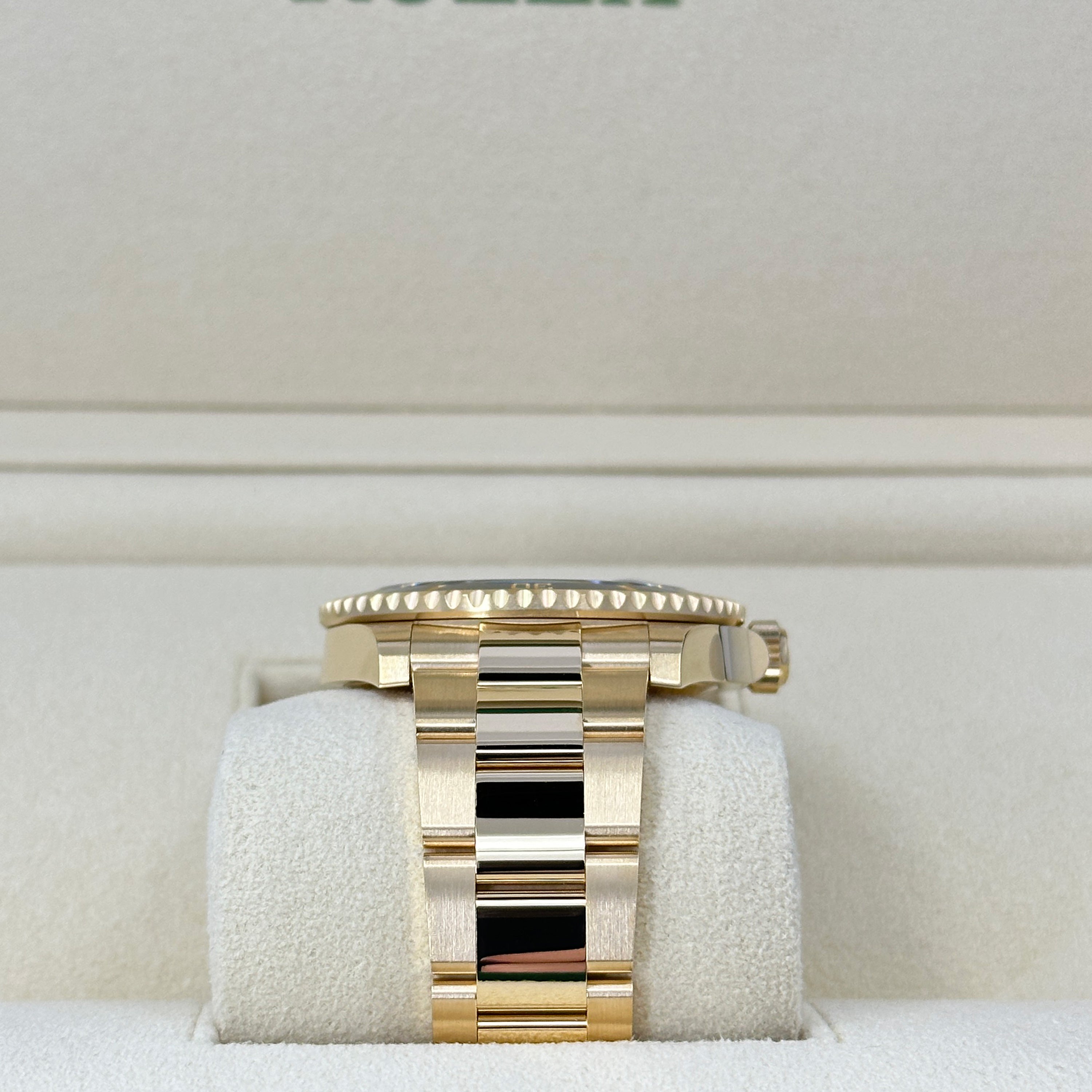 Rolex Submariner Date, 18k Yellow Gold, 41mm, Ref# 126618ln-0002 - Image 3